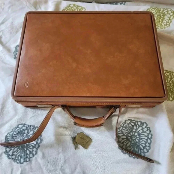 Hartmann Belting Leather 4" Slim Attache Briefcase -  double lock with keys - Picture 4 of 11